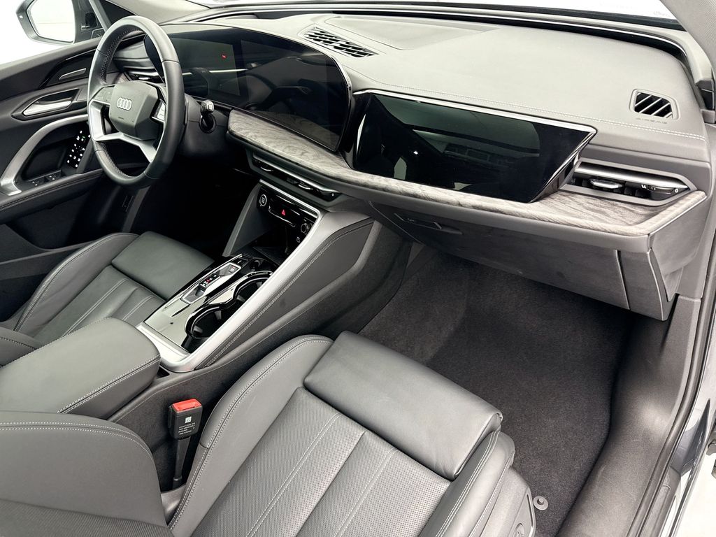 Thumbnail: 2025 Audi Q5 - 16