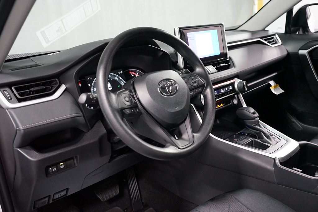 Thumbnail: 2025 Toyota RAV4 - 16
