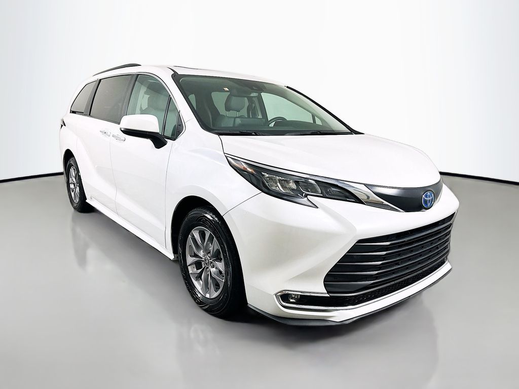 Thumbnail: 2024 Toyota Sienna - 3