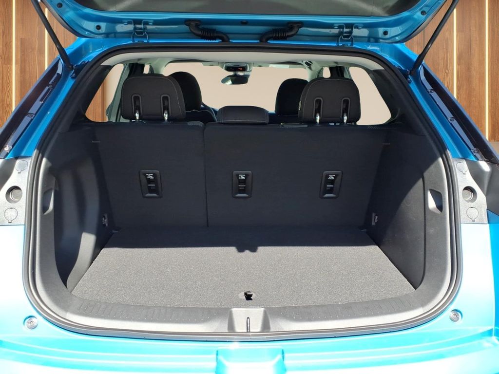ChevroletBolt EV33