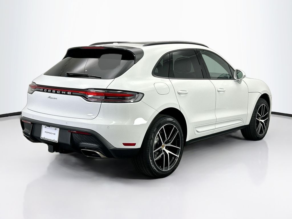 Thumbnail: 2026 Porsche Macan - 7