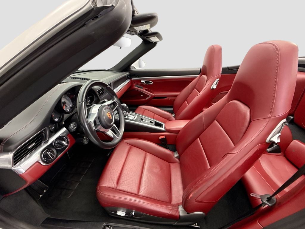 Thumbnail: 2019 Porsche 911 - 15