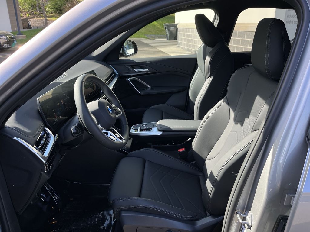2025 BMW X1 xDrive28i 11