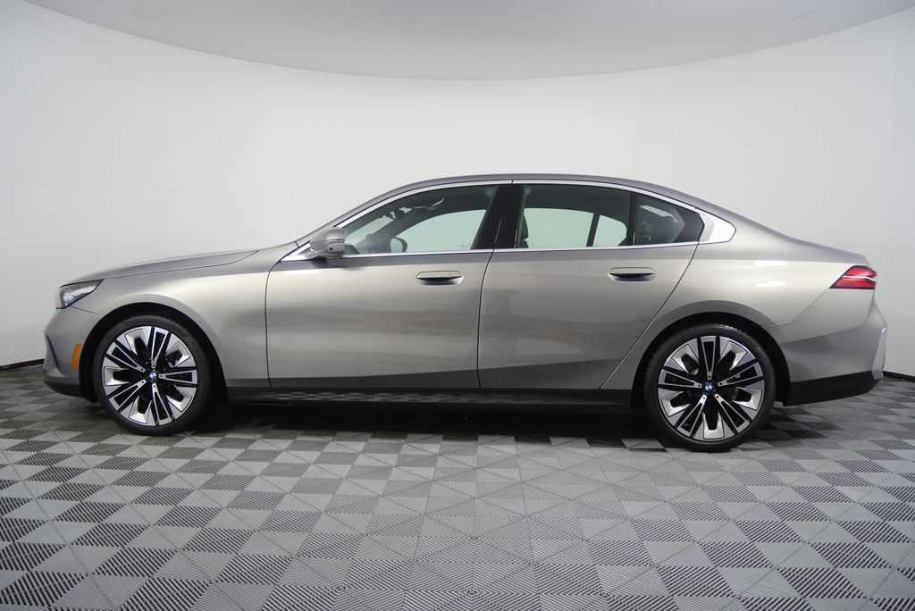 Thumbnail: 2025 BMW 5 Series - 6