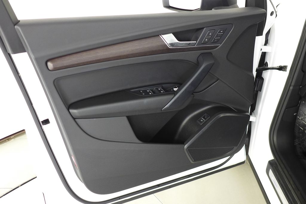 Thumbnail: 2022 Audi Q5 - 11