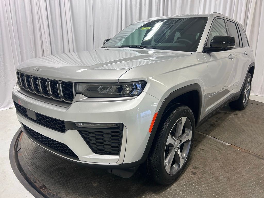 new 2026 Jeep Grand Cherokee car, priced at $48,995