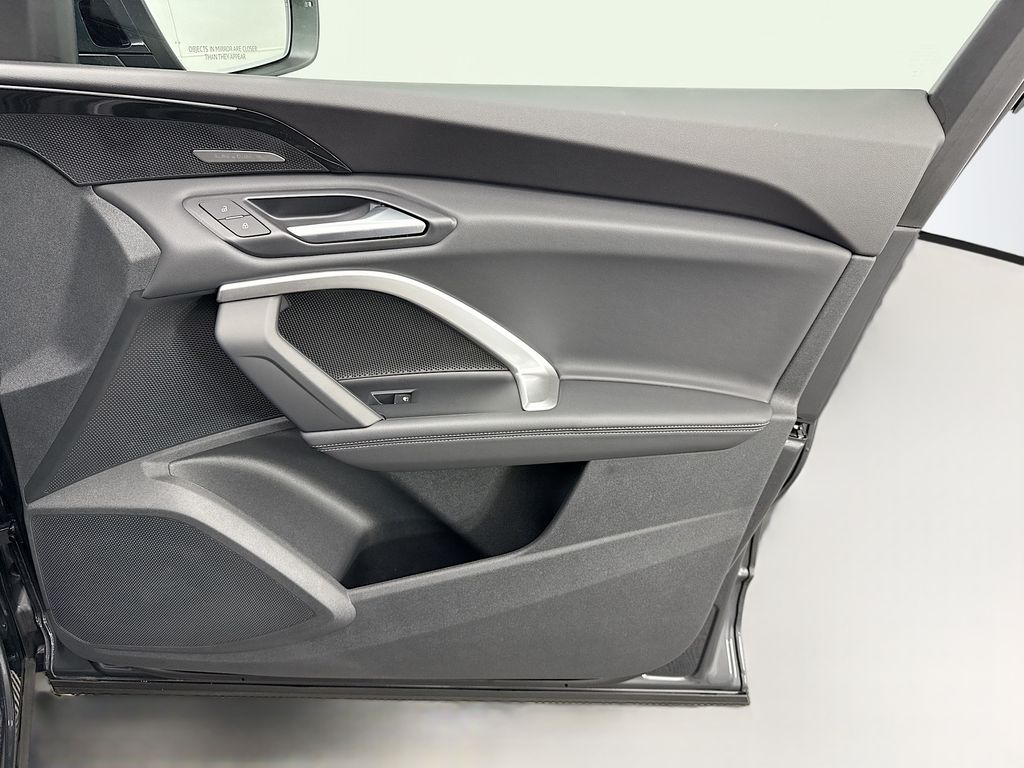 Thumbnail: 2025 Audi Q5 - 24