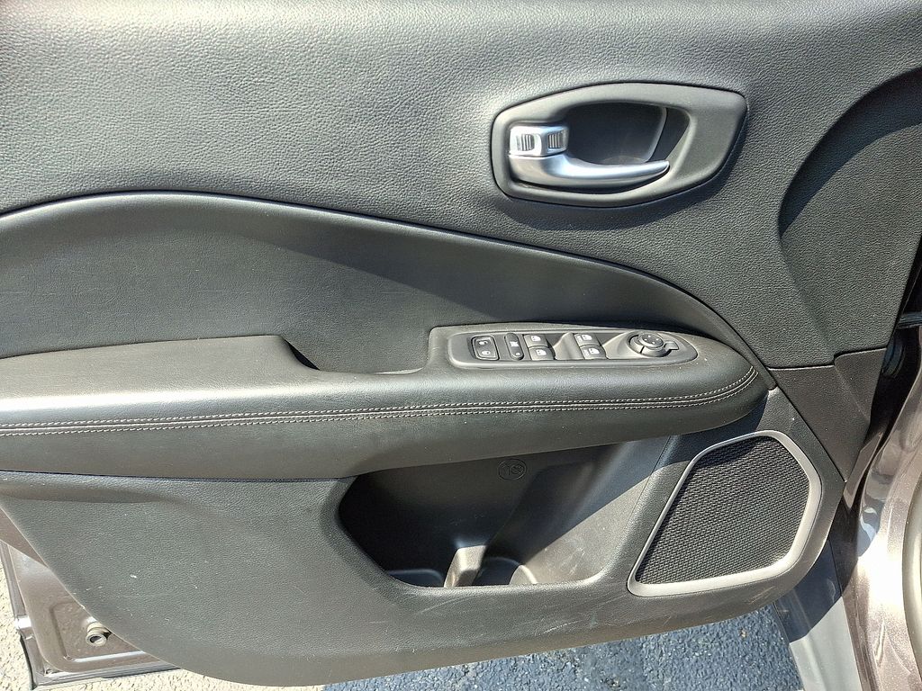 2019 Jeep Compass Altitude 13