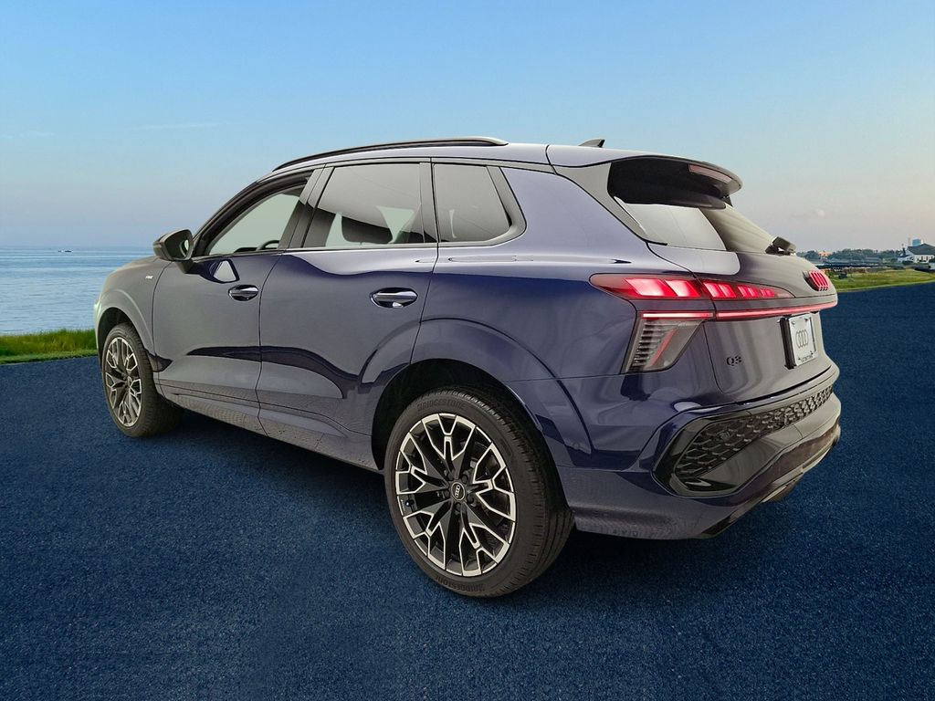 Thumbnail: 2026 Audi Q3 - 4