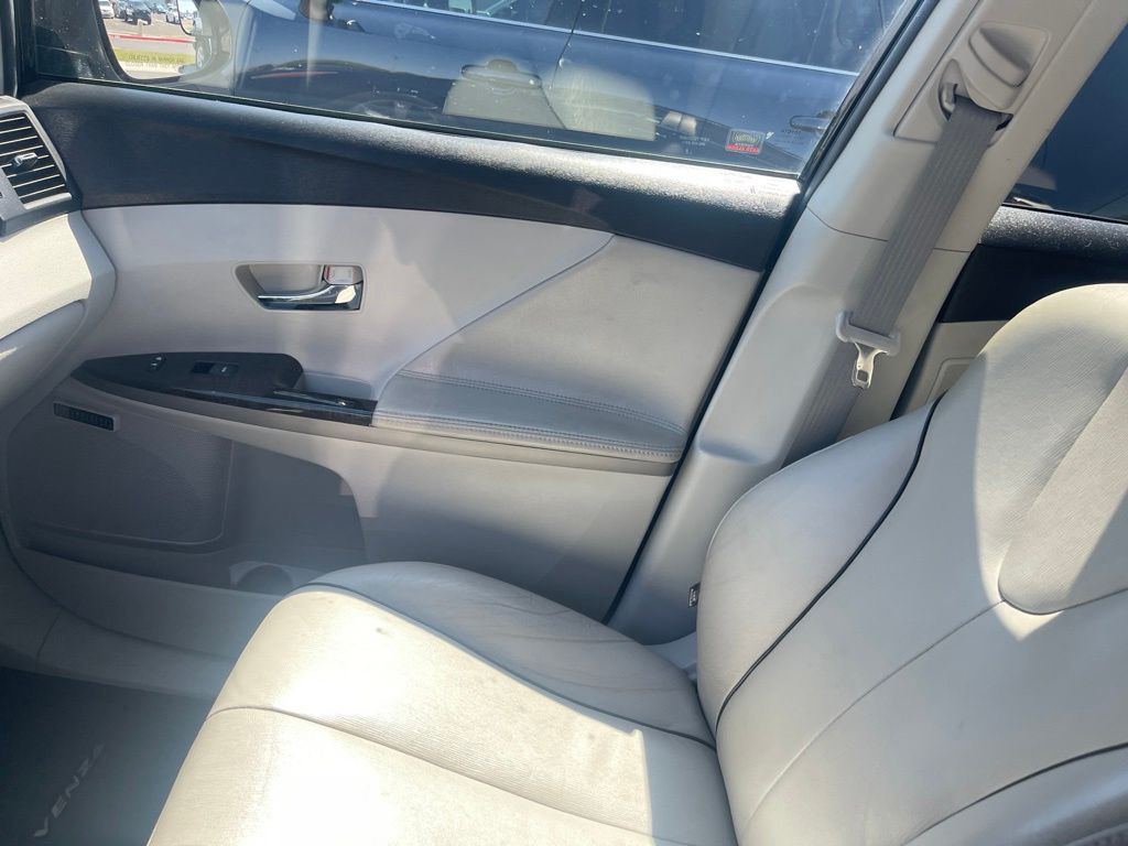 Thumbnail: 2013 Toyota Venza - 9