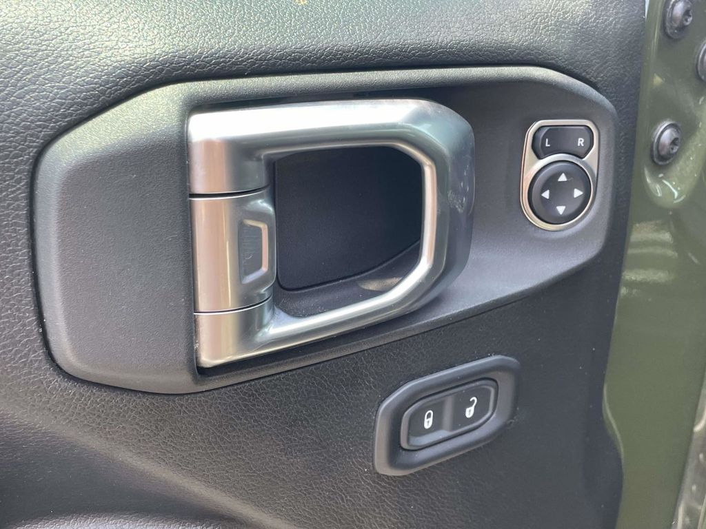Used 2022 Green Jeep Mojave image 24