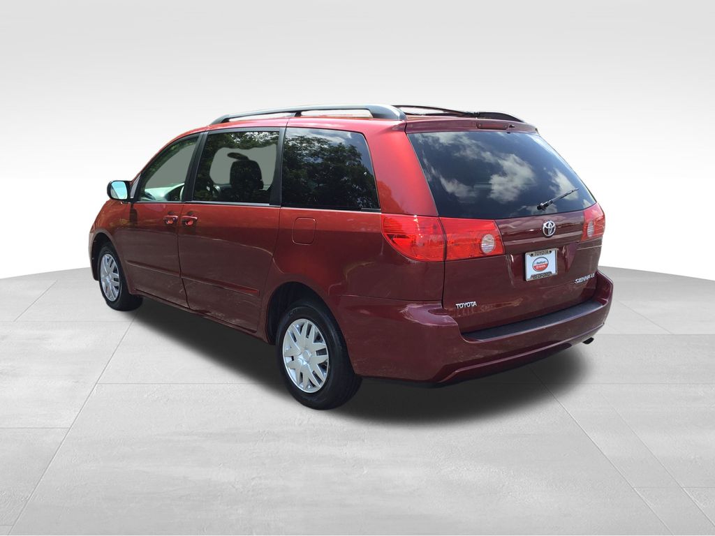 Thumbnail: 2010 Toyota Sienna - 3