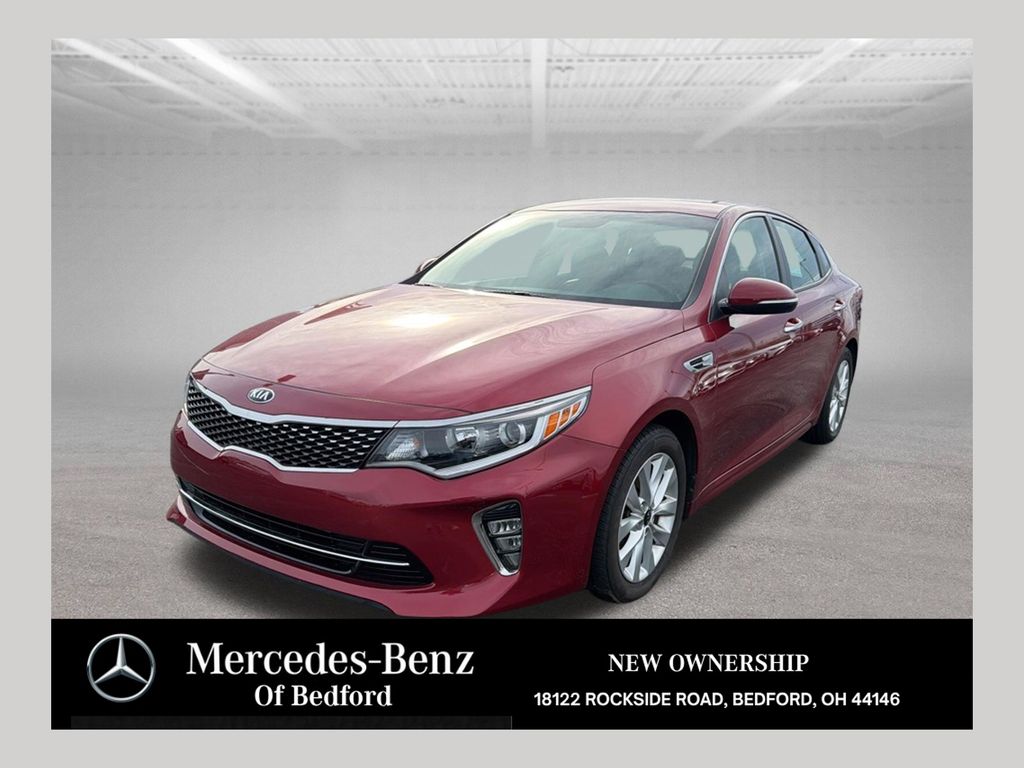Remington Red Metallic 2018 Kia Optima Sedan Front-Wheel Drive 6-Speed Automatic