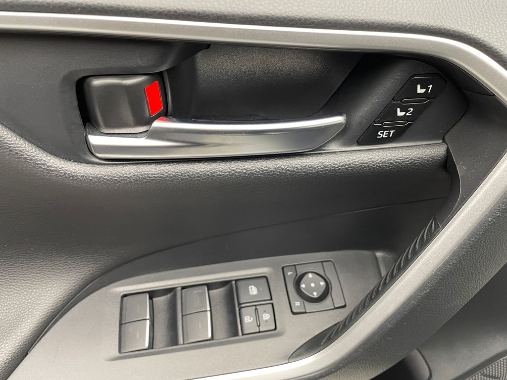 Thumbnail: 2022 Toyota RAV4 - 10