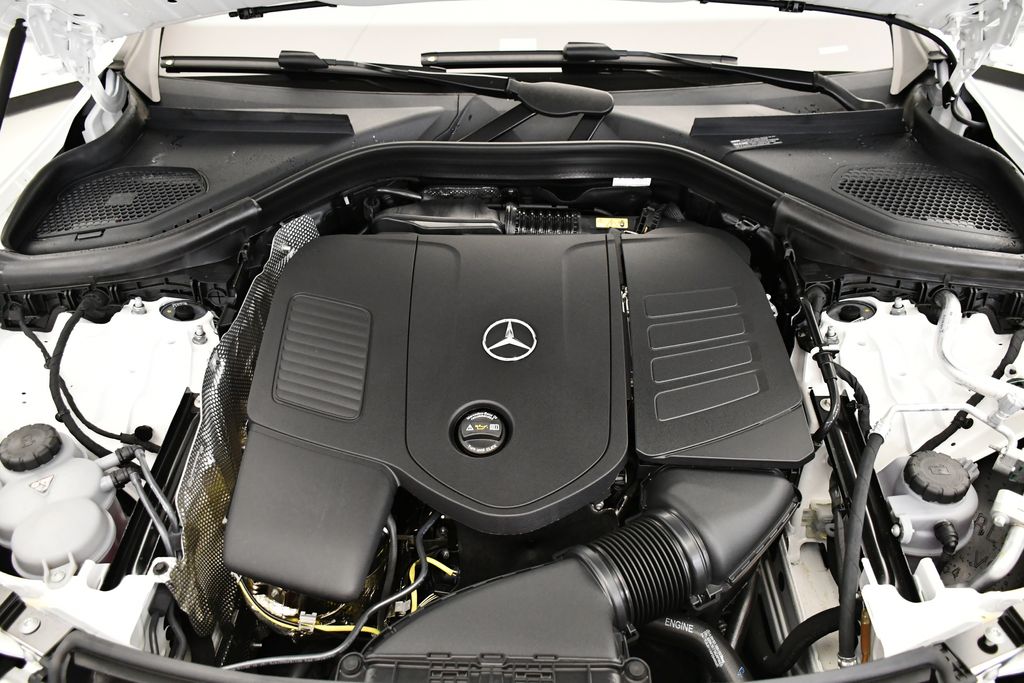 2025 Mercedes-Benz GLC 300 11
