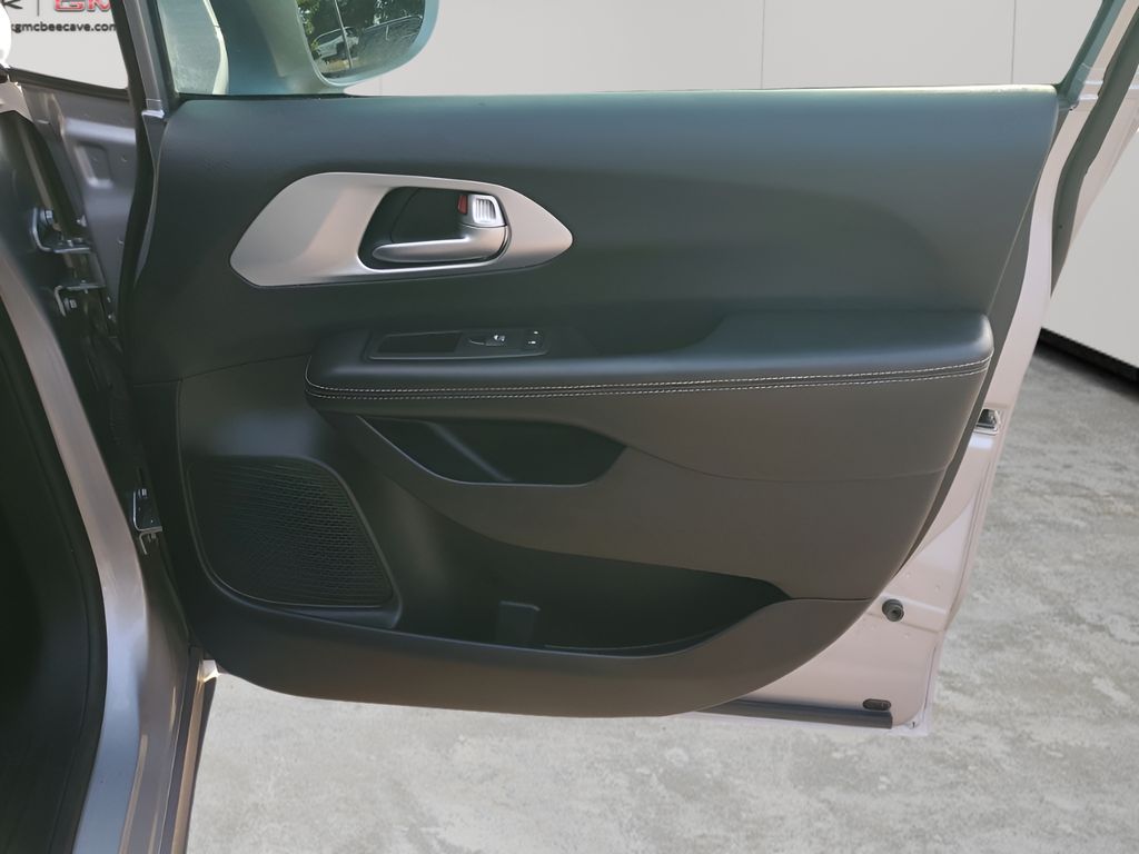 Used Car 2019 Chrysler Pacifica  Touring L Plus For Sale Under $20,000 In Austin, Texas