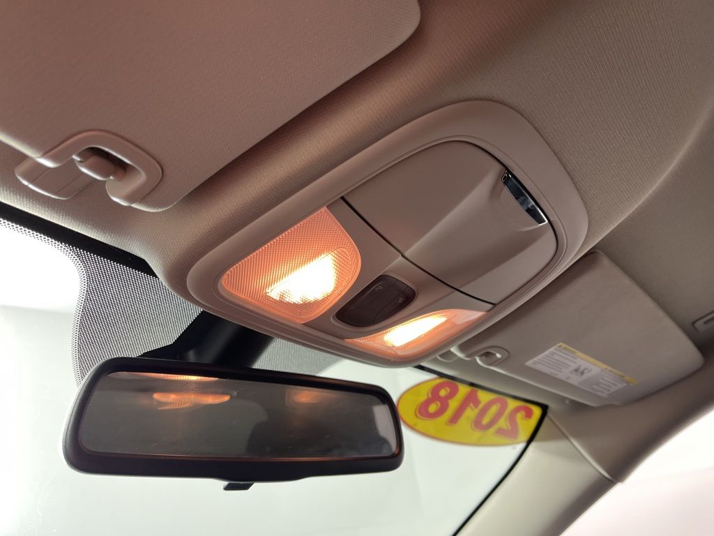 Thumbnail: 2018 Jeep Cherokee - 25