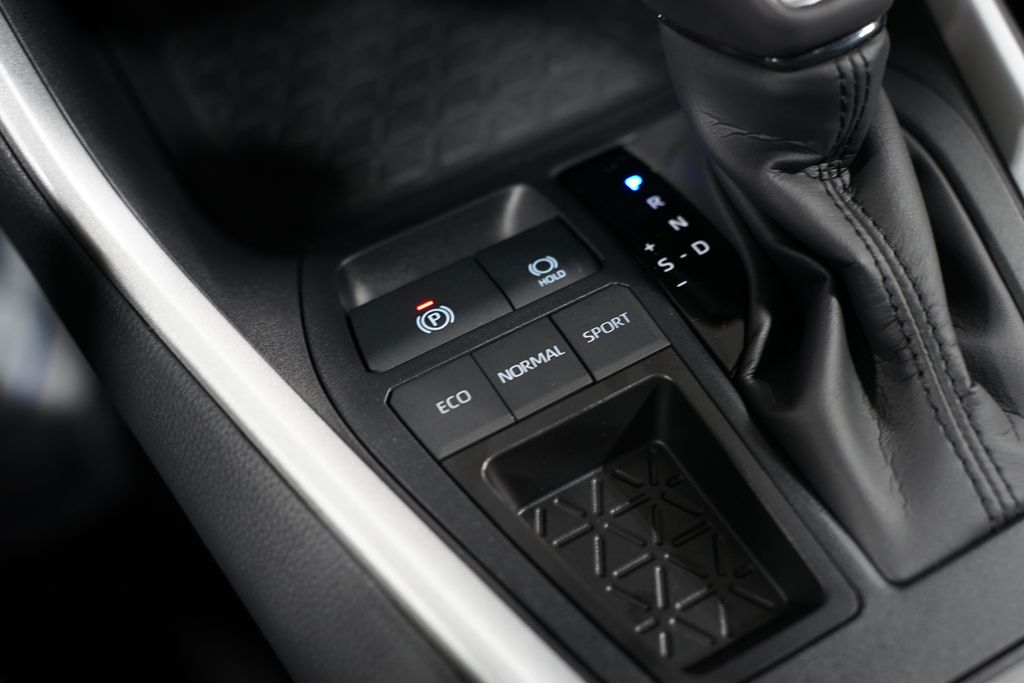 2025 Toyota RAV4 XLE Premium 22