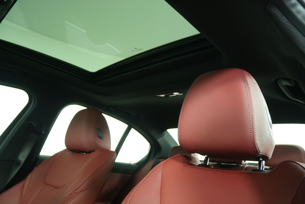 Thumbnail: 2025 BMW 3 Series - 12