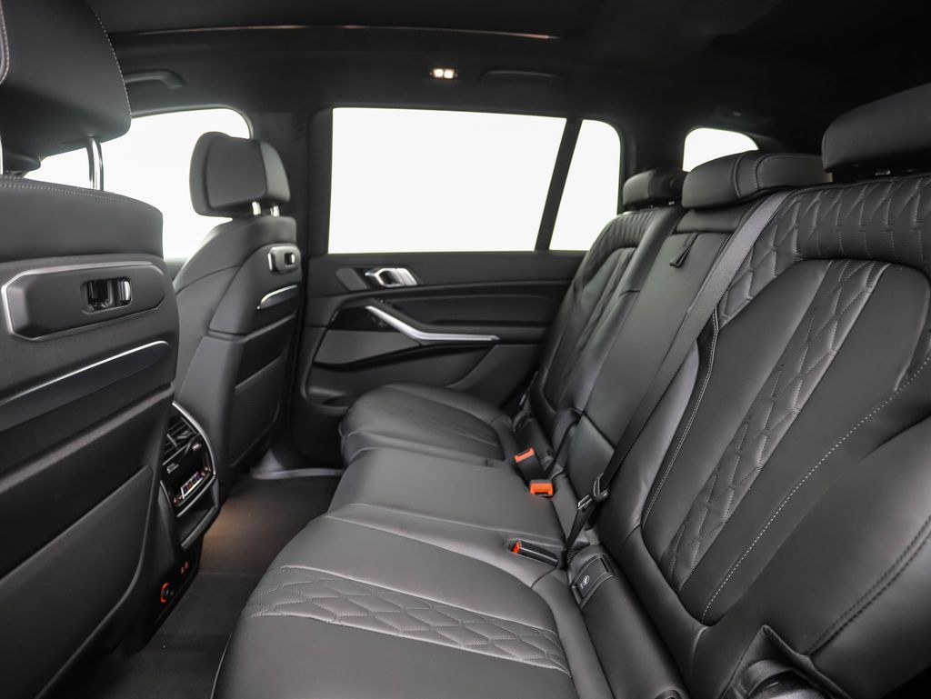 Thumbnail: 2026 BMW X7 - 22