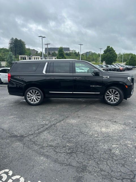 Used 2022 Black GMC Denali image 5