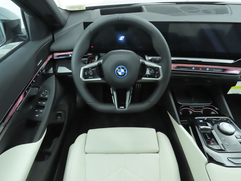 2025 BMW i5 eDrive40 10