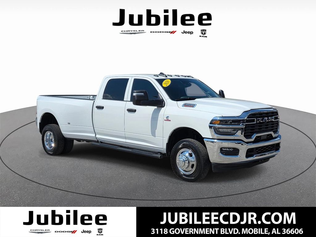 Bright White Clearcoat 2026 RAM 3500 Pickup Truck Four-Wheel Drive 8-Speed Automatic