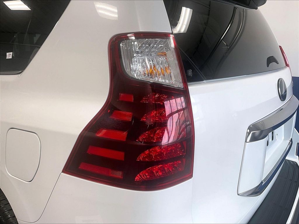 2022 Lexus GX — photo 35