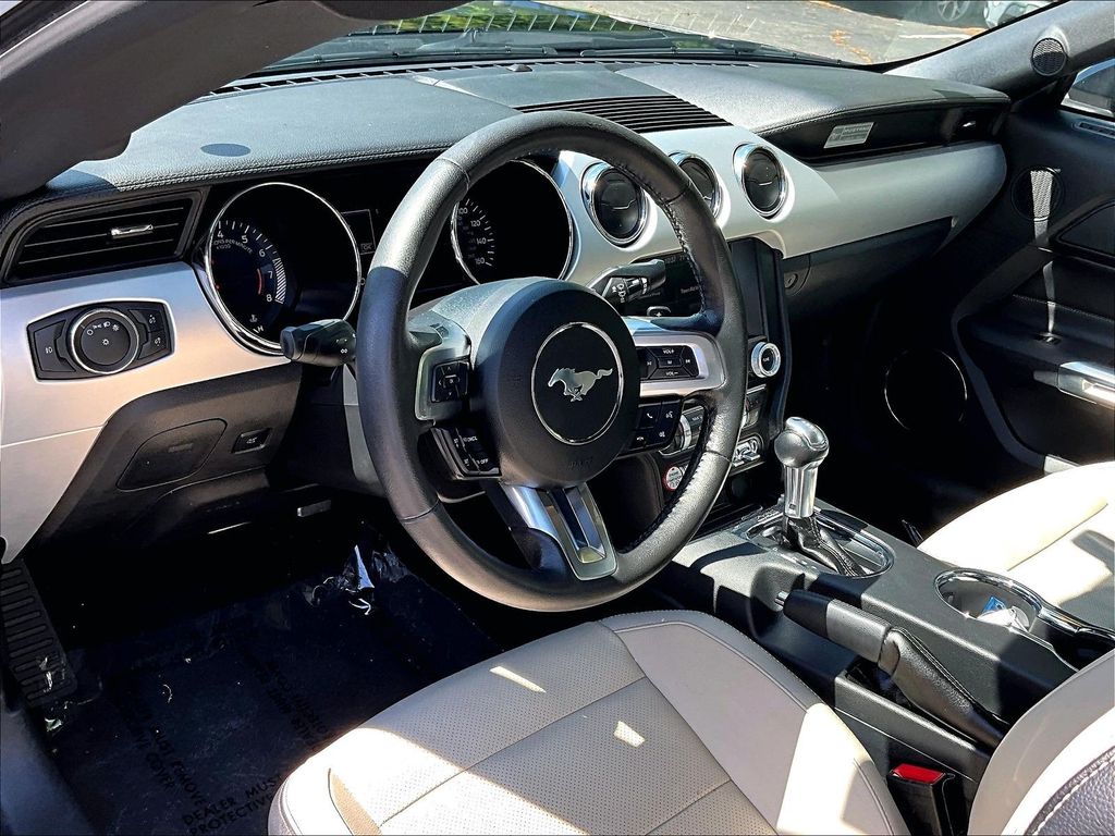2015 Ford Mustang — photo 8