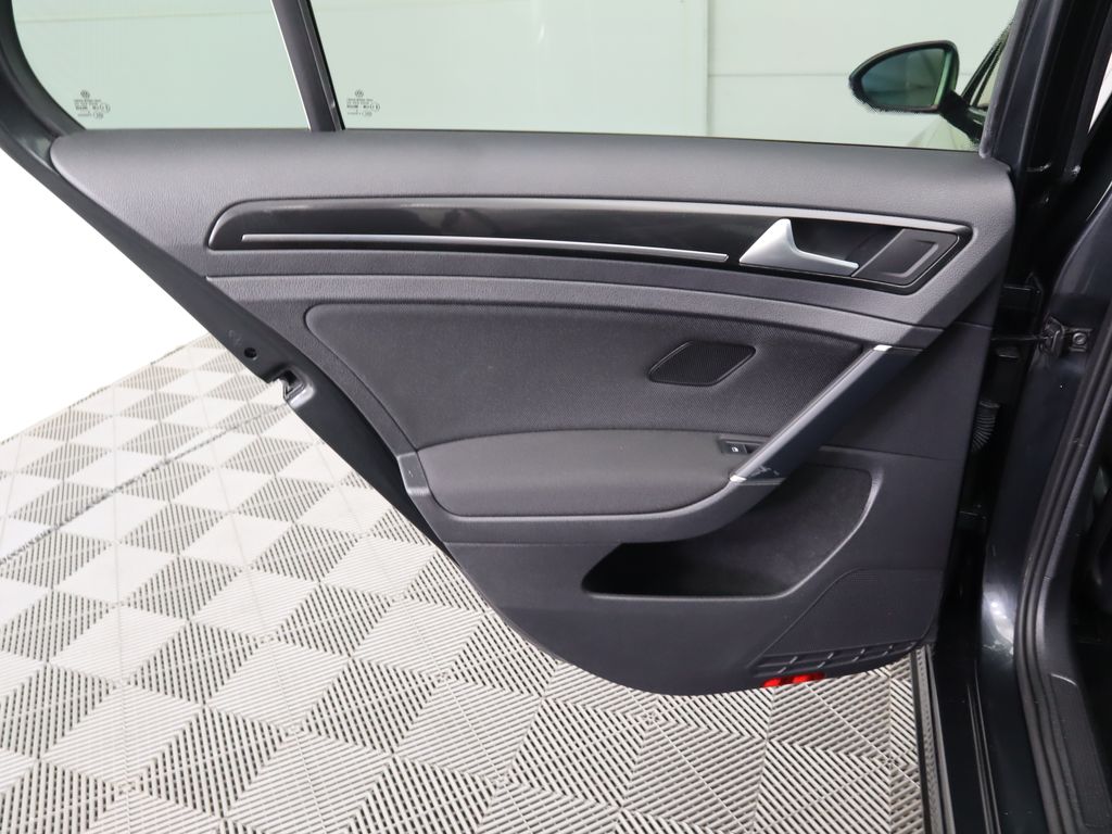 Thumbnail: 2015 Volkswagen Golf - 25