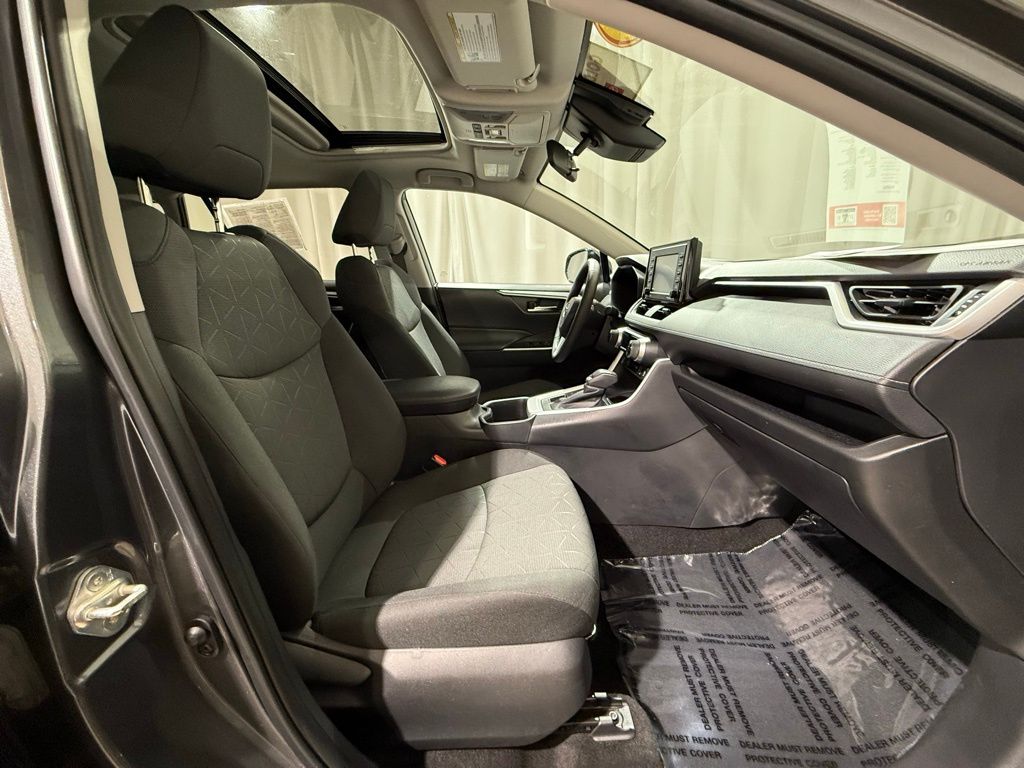 Thumbnail: 2022 Toyota RAV4 - 23