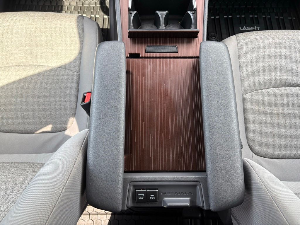 2021 Toyota Sienna LE