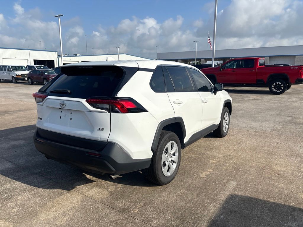2024 Toyota RAV4 LE - 4