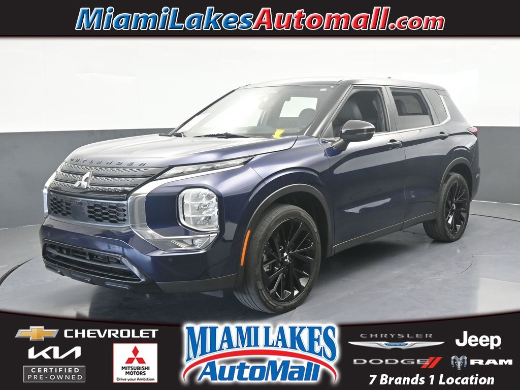 2023 Mitsubishi Outlander SE Black Edition's photo