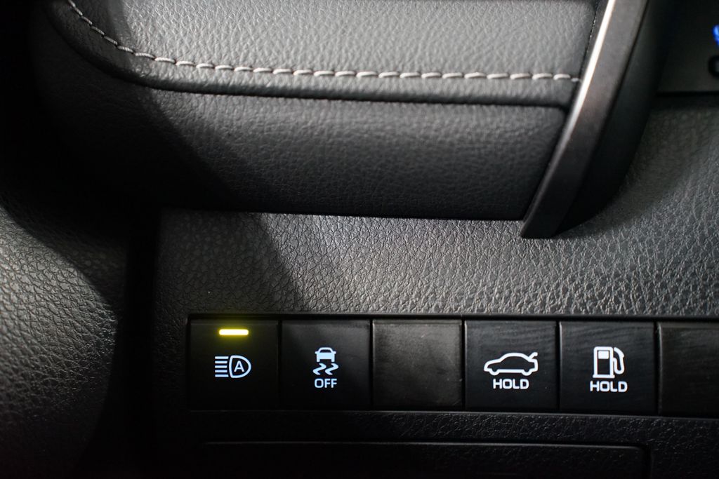 2024 Toyota Camry SE 23