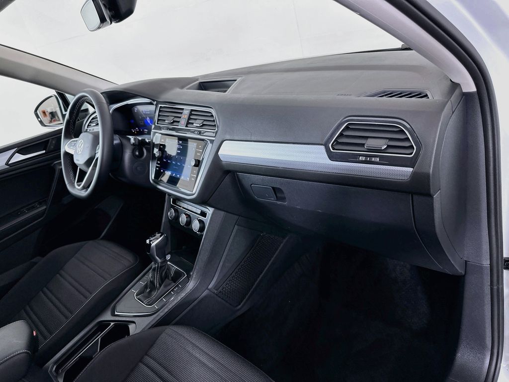 Thumbnail: 2024 Volkswagen Tiguan - 28