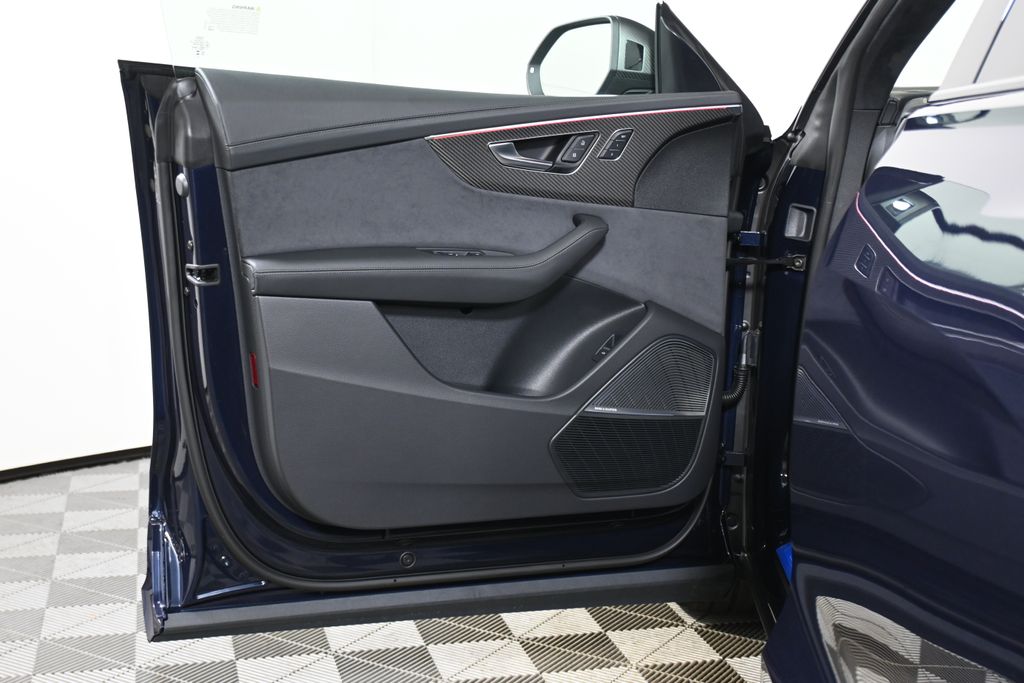 Thumbnail: 2026 Audi RS Q8 - 23