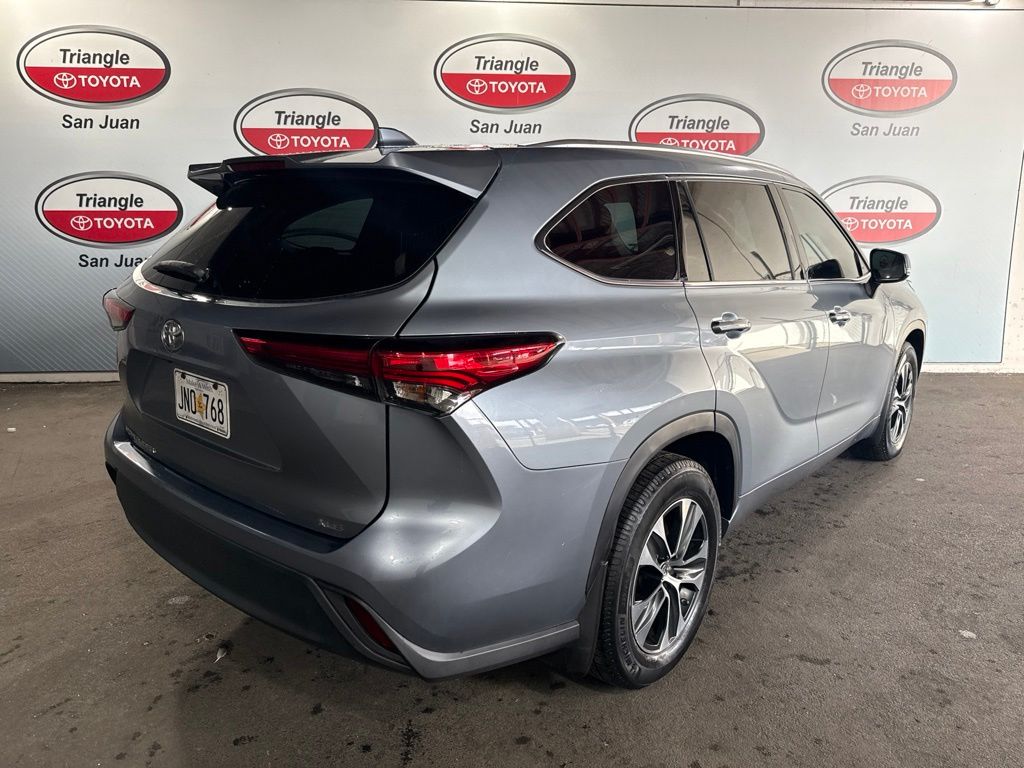 Thumbnail: 2021 Toyota Highlander - 4