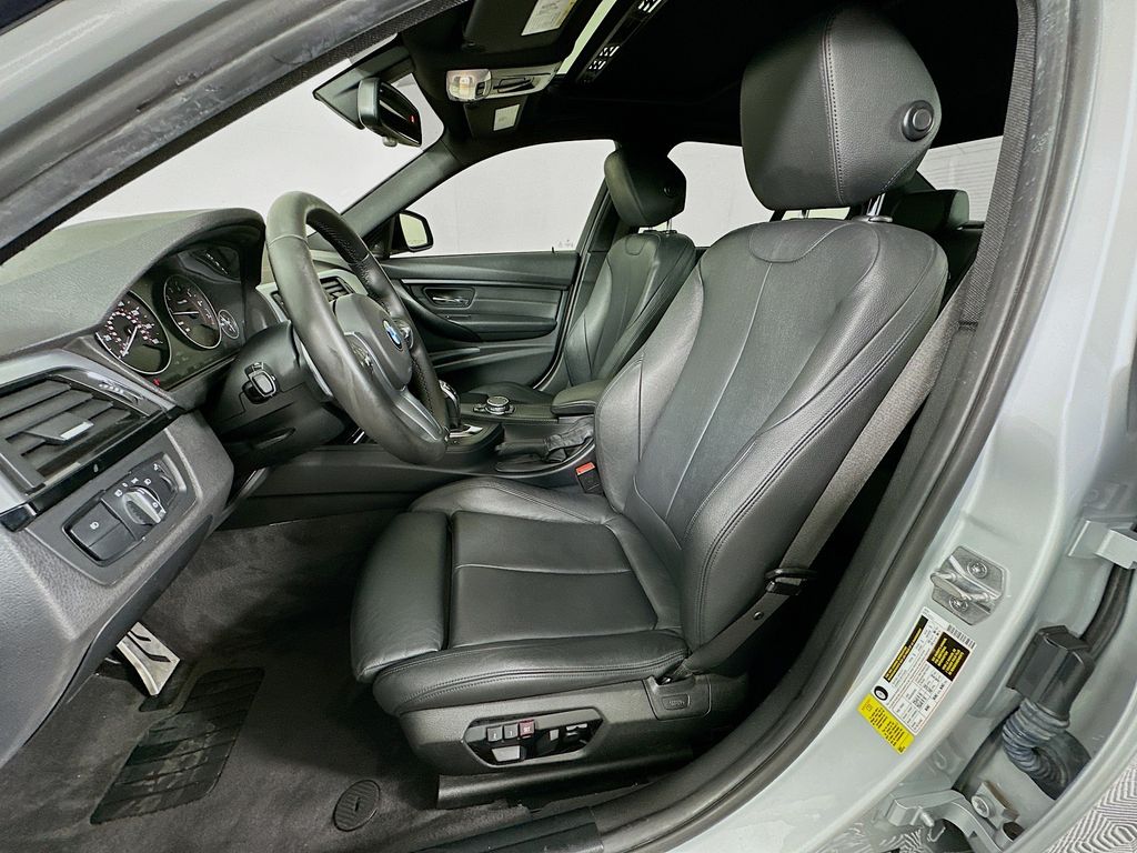 Thumbnail: 2015 BMW 3 Series - 21