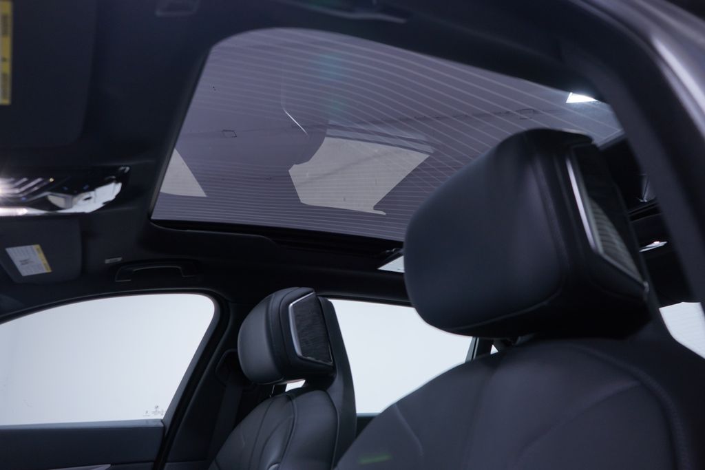 2025 BMW i7 eDrive50 8