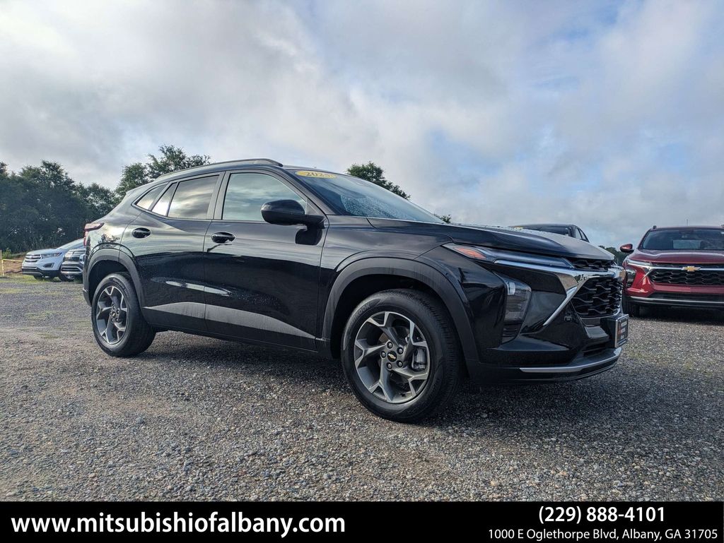 2025 Chevrolet Trax LT's photo