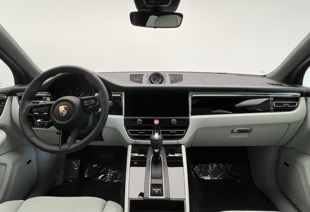Thumbnail: 2025 Porsche Macan - 6