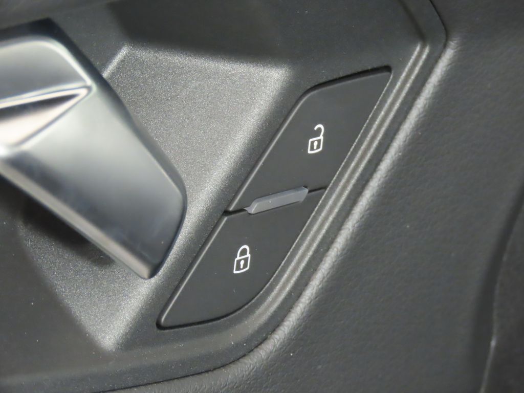 Thumbnail: 2025 Audi Q3 - 29