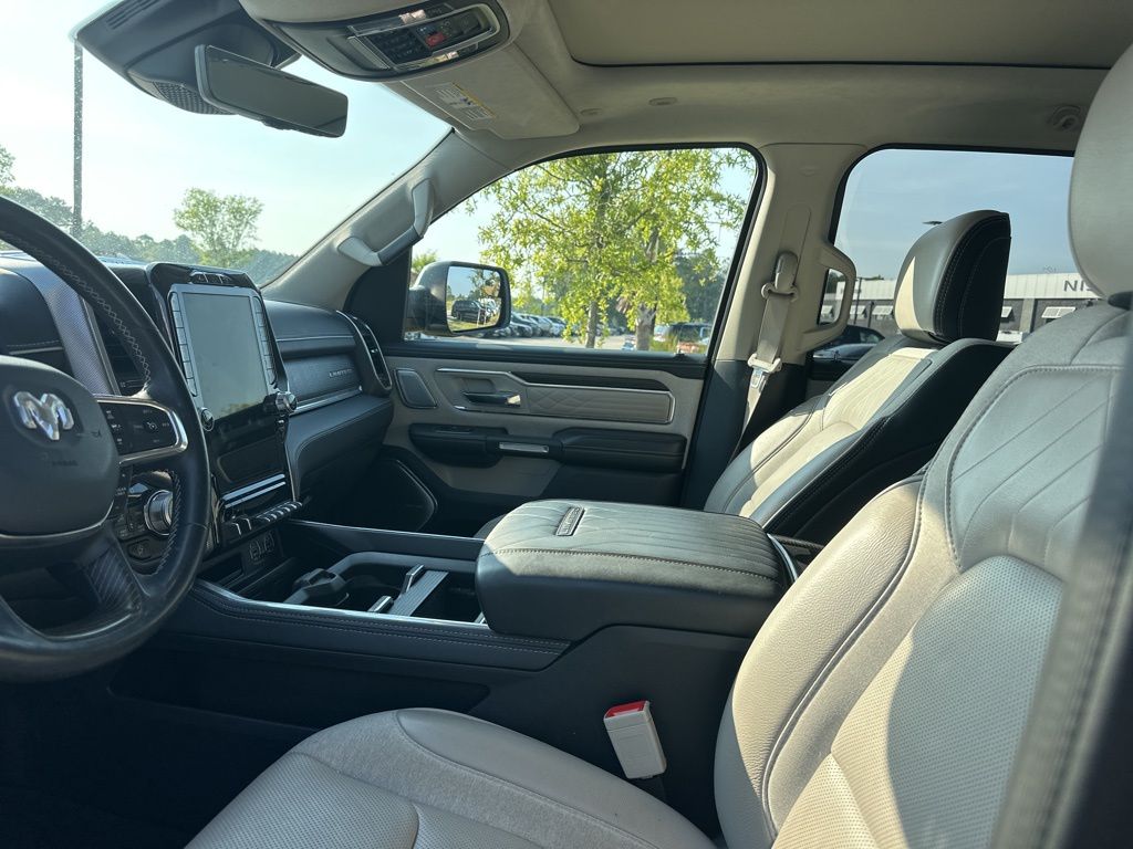 2023 Diamond Black Crystal Pearlcoat Ram 1500 Limited 4X4 Truck