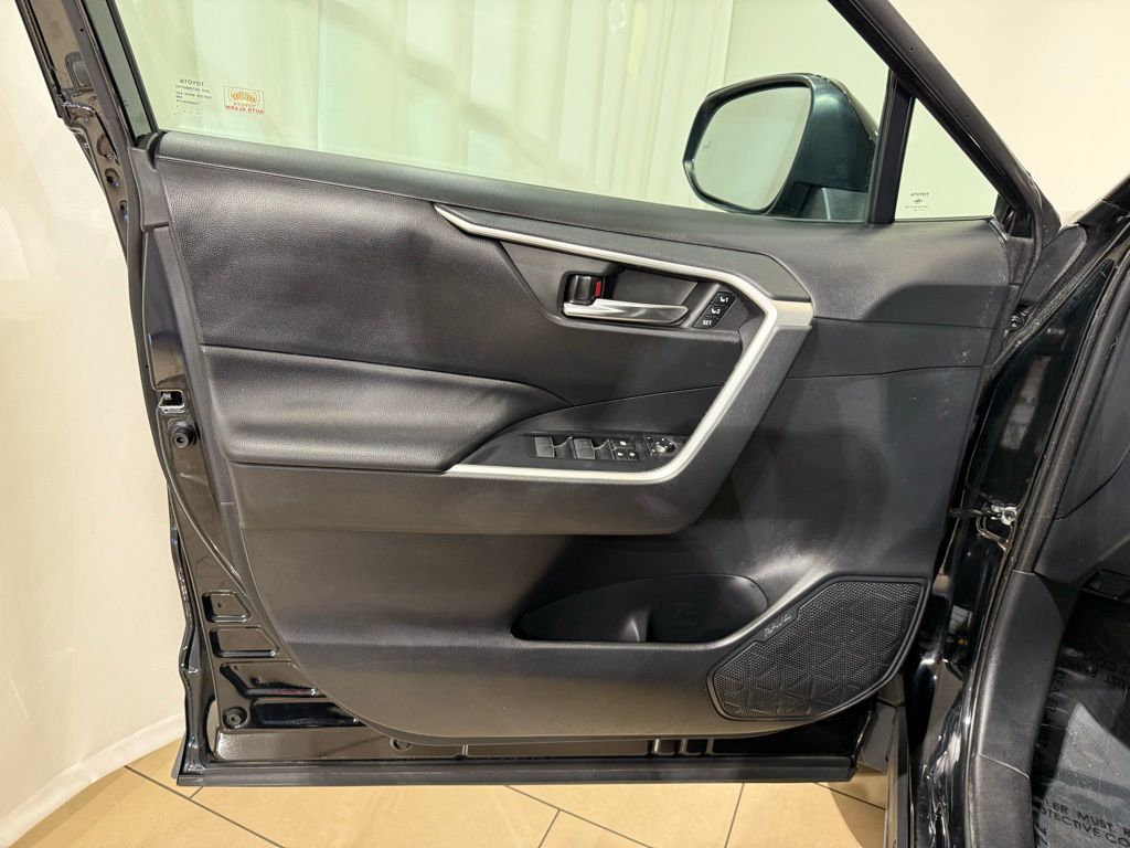 Thumbnail: 2019 Toyota RAV4 - 15