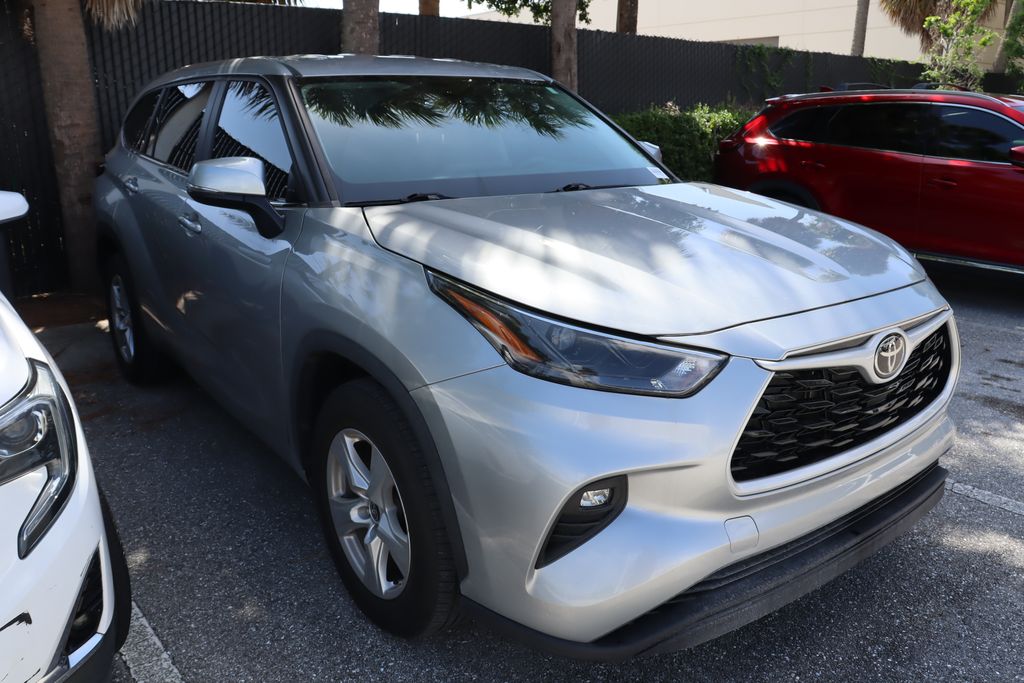 Thumbnail: 2023 Toyota Highlander - 6