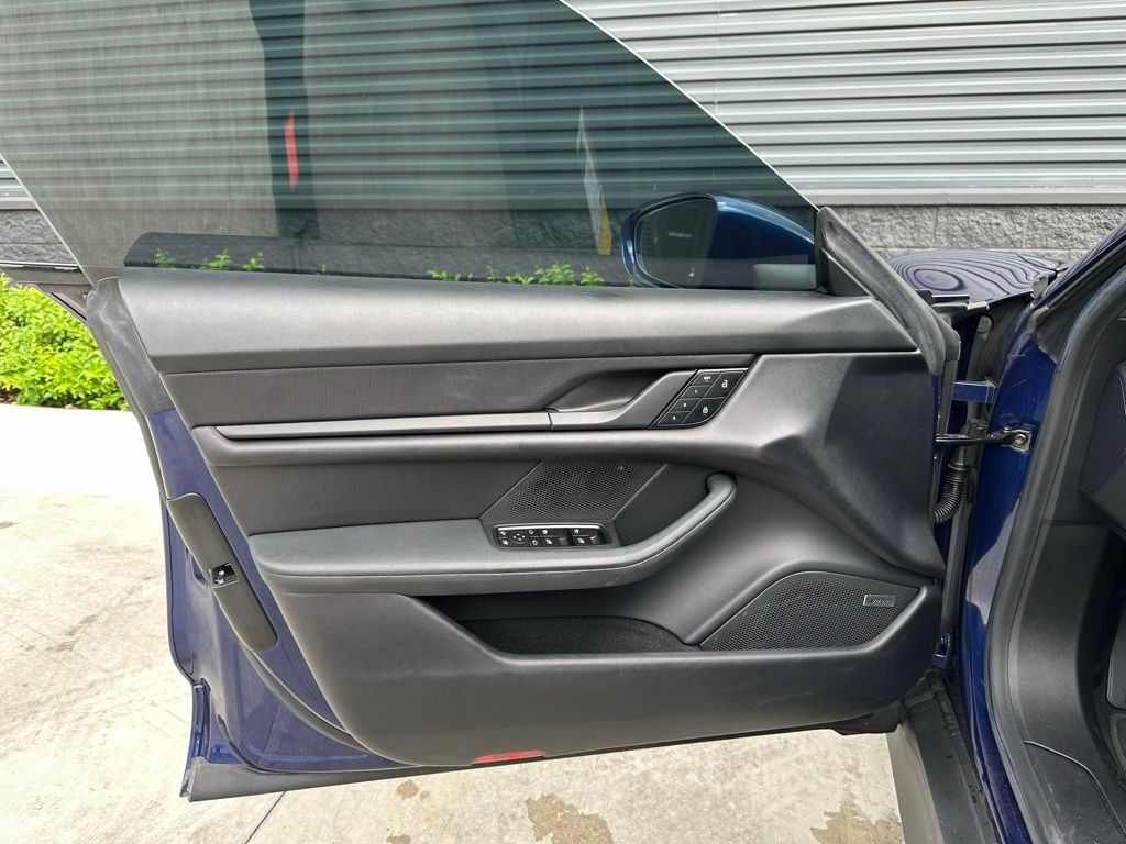 2022 Porsche Taycan  13