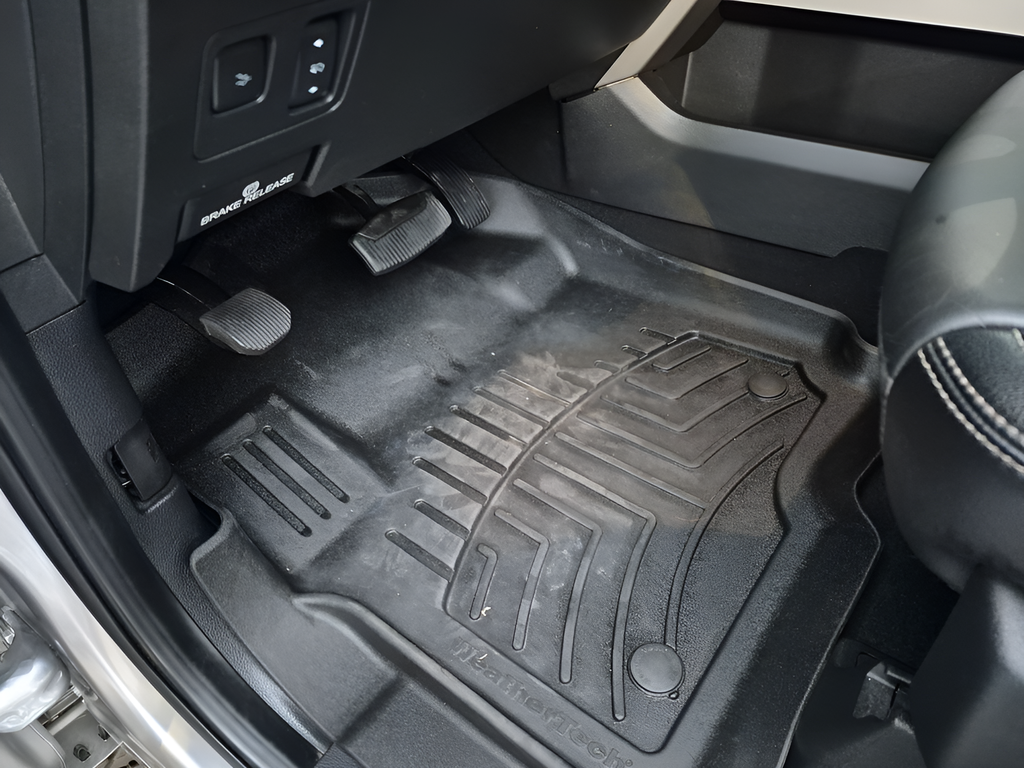 Used 2020 Silver Ford Lariat image 28