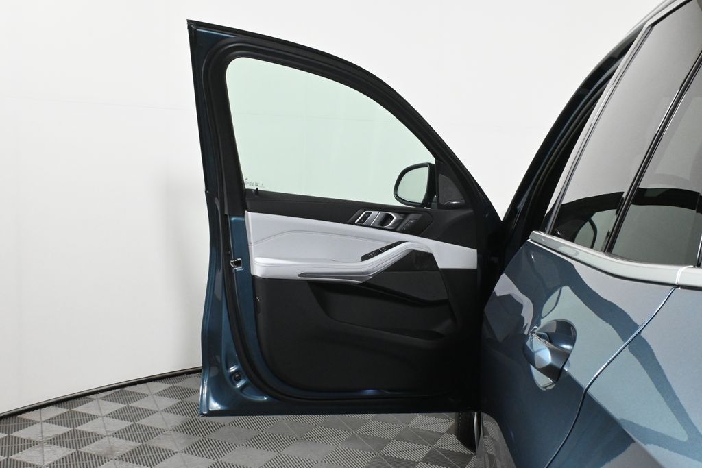 Thumbnail: 2026 BMW X5 - 29