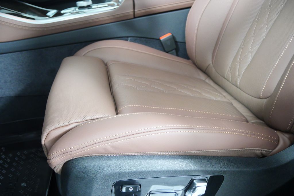 Thumbnail: 2026 BMW X5 - 10